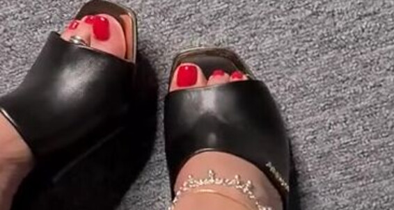Feetbysherri, Video: New Onlyfans My Dkny Mules Loving