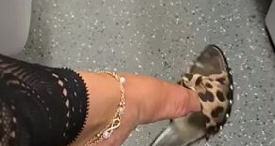 Feetbysherri, Video: Onlyfans Busy Train Shoe A On Dangling