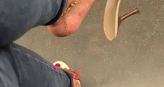 Feetbysherri - On Underground Dangling Shoe London Line Onlyfans Jubilee The