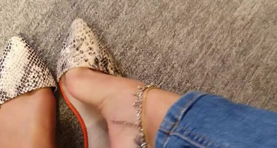 Feetbysherri, Video: Onlyfans Shoeplaying Flats In