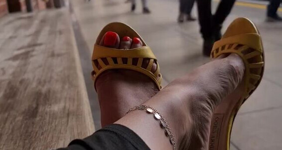 Feetbysherri, Video: Onlyfans Public In London Summer Teasing