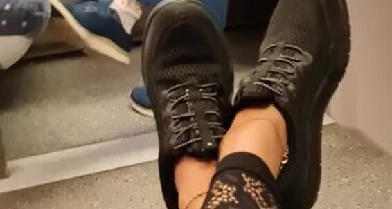 Feetbysherri, Video: Onlyfans Taking Train My The Trainers Off On