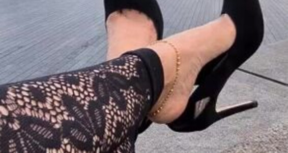 Feetbysherri, Video: Onlyfans My Toes With London In Green Teasing