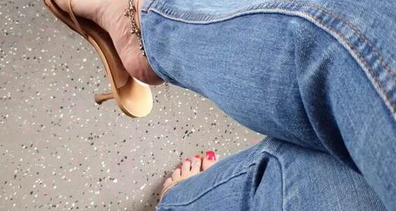 Feetbysherri, Video: Train Vibes Onlyfans