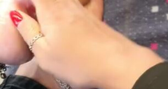 Feetbysherri, Video: Onlyfans На Поезде Лосьонирование Ног Io