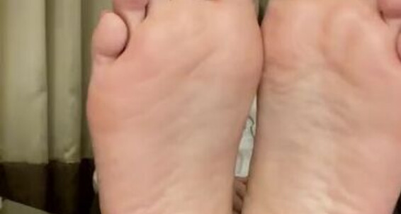 Natasha Aka Vibez3 - Natasha On A Vibez3 Random Aka Clip Propped Soles Onlyfans Table Forgotten About