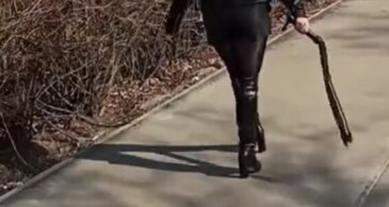 Lady Naama - Gulyayu V A Ulice Pltkoy Rukah Naryade Kojanom Ladynaama Po S With Whip Onlyfans Walking In Outfit Leather