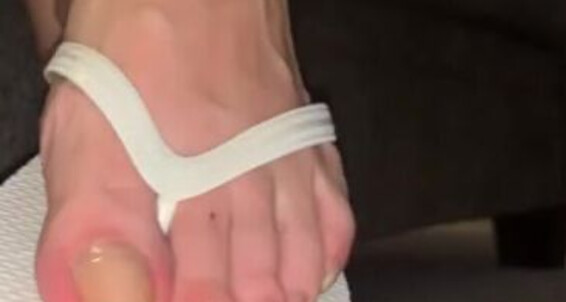 Vixen Arches, Video: Flip Onlyfans Long With Dangling Vixenarches Bare Closeups Flops Toenails