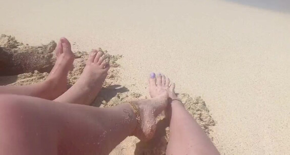 Vixen Arches, Video: Page My Making One The Talking Vixenarches Is Feet Them About With Beach On Onlyfans Friends A Thinking Of