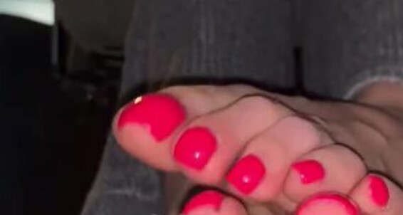 Vixen Arches, Video: Under Door Onlyfans The Table Vixenarches Tease