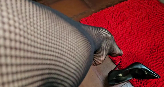 Gerald Hrfan - Goddess A Dangling Fishnets And Milah Clip Long Louboutin Heels Ghrfan Skirt Onlyfans In Beautiful Leather By