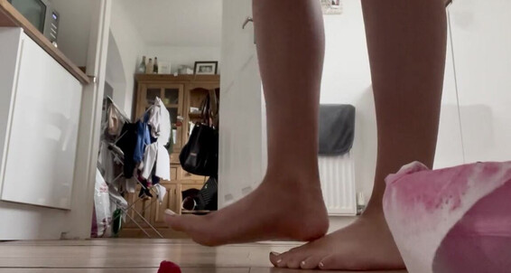 Goddess Leoni, Video: Slow Onlyfans Crushing Video Fetish Foot Goddessleoni Fruit