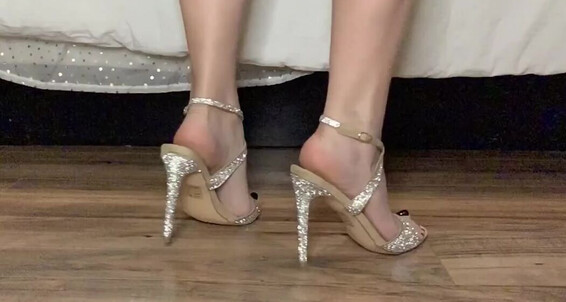 Sweetfeet2018, Video: November Onlyfans Sweetfeetfans Nicknamed Zkx Into Likexoxo Walking