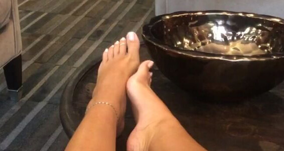 Eyecandytoes-14-08-2021-2192709533-Ig-Live-W-Pretty-French-Tip-Toes