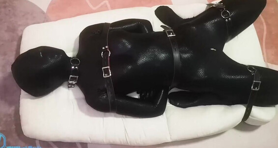 Studio Bling, Video: Bondage Bling Skin Zentai Snake Studio Sofa