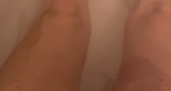 Kellycocksin-01-04-2020-206131435-Edging-My-Cock-And-Wiggling-My-Toes-In-The-Bath