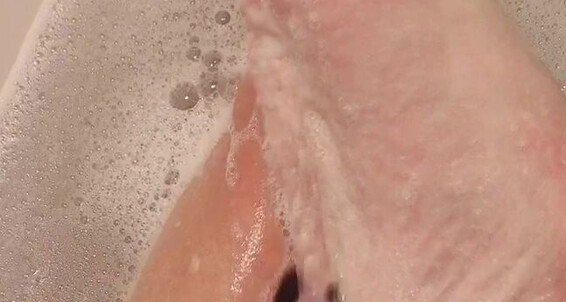 Roseisdeadagain-09-11-2020-1228019218-5-Minute-Bubble-Bath-Foot-Rubs