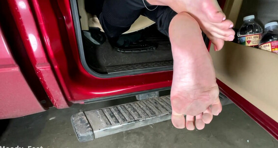 Moodyfeet-23-01-2021-2013357625-My-Feet-Got-So-Dirty-Cleaning-The-Car