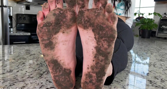 Moodyfeet-12-03-2021-2052830354-I-Got-My-Feet-So-Dirty