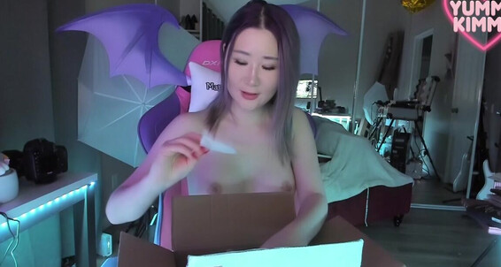 Yummykimmy-10-03-2021-2050986570-Here-S-A-Nude-Unboxing-Vid-Of-A-Late-Birthday-Package-Sent-To-Me-By-Jrmillsproductions-