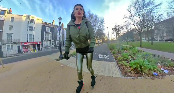 Emily-Balfour-27-12-2020-1528364519-Christmas-Day-Skate-In-The-Park-In-Shiny-Gold-Leggings-The-Weather-Was-So-