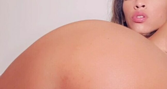 Brianabanderas, Video: Playing My Ass With
