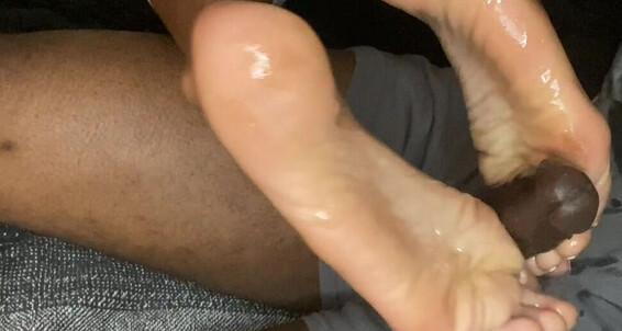 Enjoyyourfetish - Job Her It Got And Foot French Tips Mess With Crazy Tenlittoes In Laying Bed