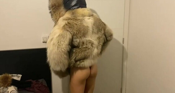 Furfetishcouple - A Surprise Coyote At Couple And Welovefurs Downjacket Fur With Some The Action End