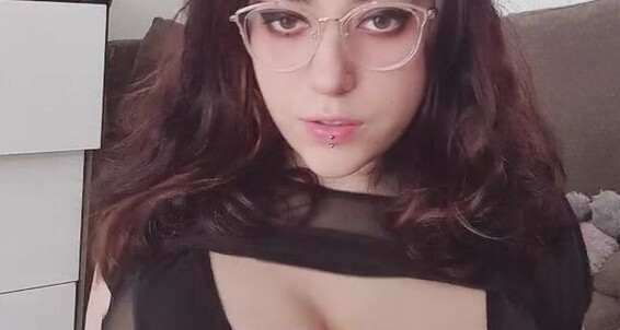 Mikiblue, Video: Friday Happy