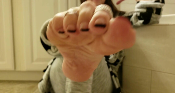 Clip New Footjob Promised As Karakinky