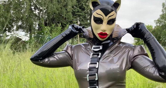 Mfetilicious - Cat Diva