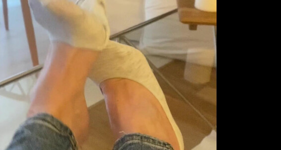 Beneathmytoes, Video: Jeans Pictures Oops In Someone Wanted A Socks And Video The Not Minute