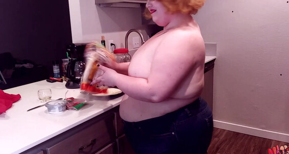  Redhead Velmavoodoo Food Day And Mommy Fixing Mother’S Bbw Spilling Manyvids Roleplay Wine Snacks