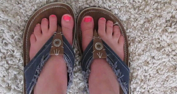 Siswet19, Video: Footfetish Siswet