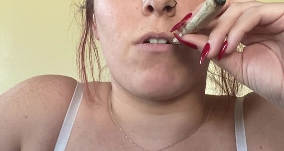 Jaimeleecomedy - Lingerie Review Ep Strawberry Haze Let In Weed Strain