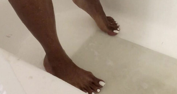 Queensizesexyfeet - Legs Lol Fat Shower Time Feet