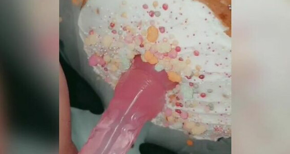 Bratincontrol - Enjoy Candy Cake Min Video