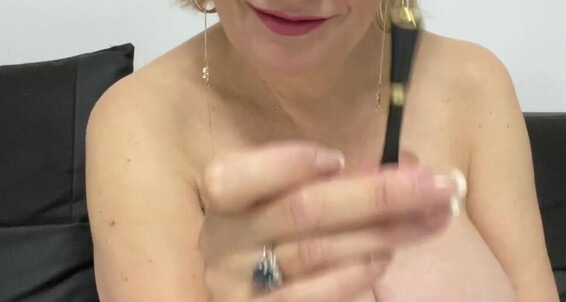 Gillellisyoung, Video: Yeah Glasses