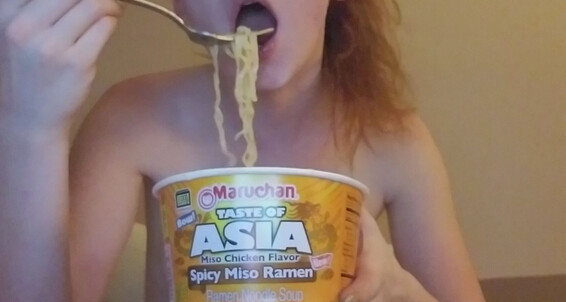 Realathenarayne - Ramen Mukbang Spicy