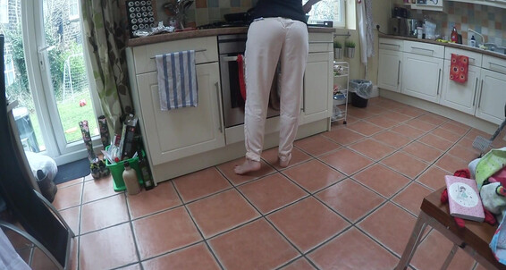 Kitchen Wetting Pants Sophia Smith