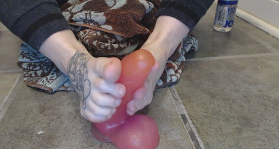 Syren Cove Lubed Footjob