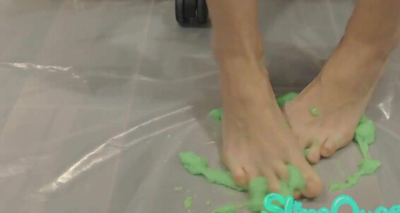 Seraph Szita Green Slime Crushing Feet