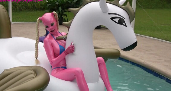 Misswhitneymorgan, Video: Pool Humping Fetish Inflatable Doll