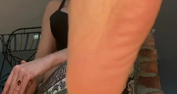 Queenmothersoles - Humiliation Ignored Foot Worship