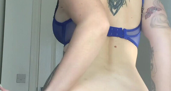 Adreenacuckoldress - Day It Hump Worship Happy