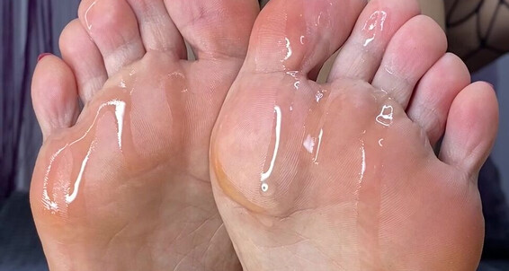 Froggeefeetvip - Play Red Toes