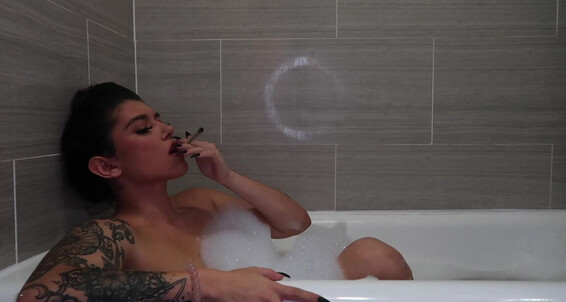 Ineedvalentina - While Ignored And I Bath Relax Smoke The In