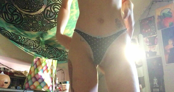 Nadyaeve My Some Undies Strutting Of