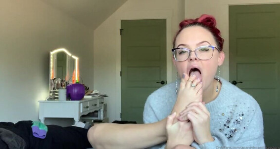 Apantyhoseobsessions - Barefoot Shows A Legs My This Nice New Worship Tease Happy Saturday An Enjoy View Vid Of