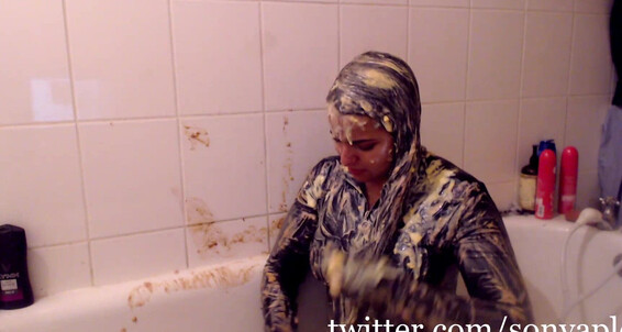 Sonya Lee Bath Now Flavours In Messy Custard